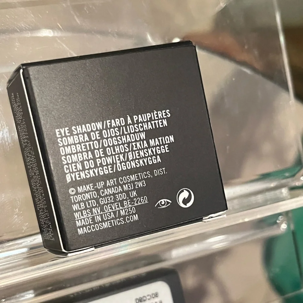 MAC eyeshadow in color Amber Lights Frost, NEW!